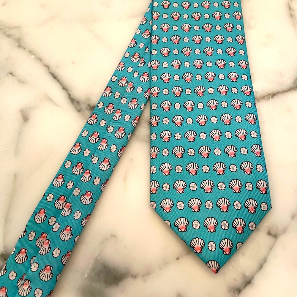 New Scallops and Sand Dollars Beach Tie